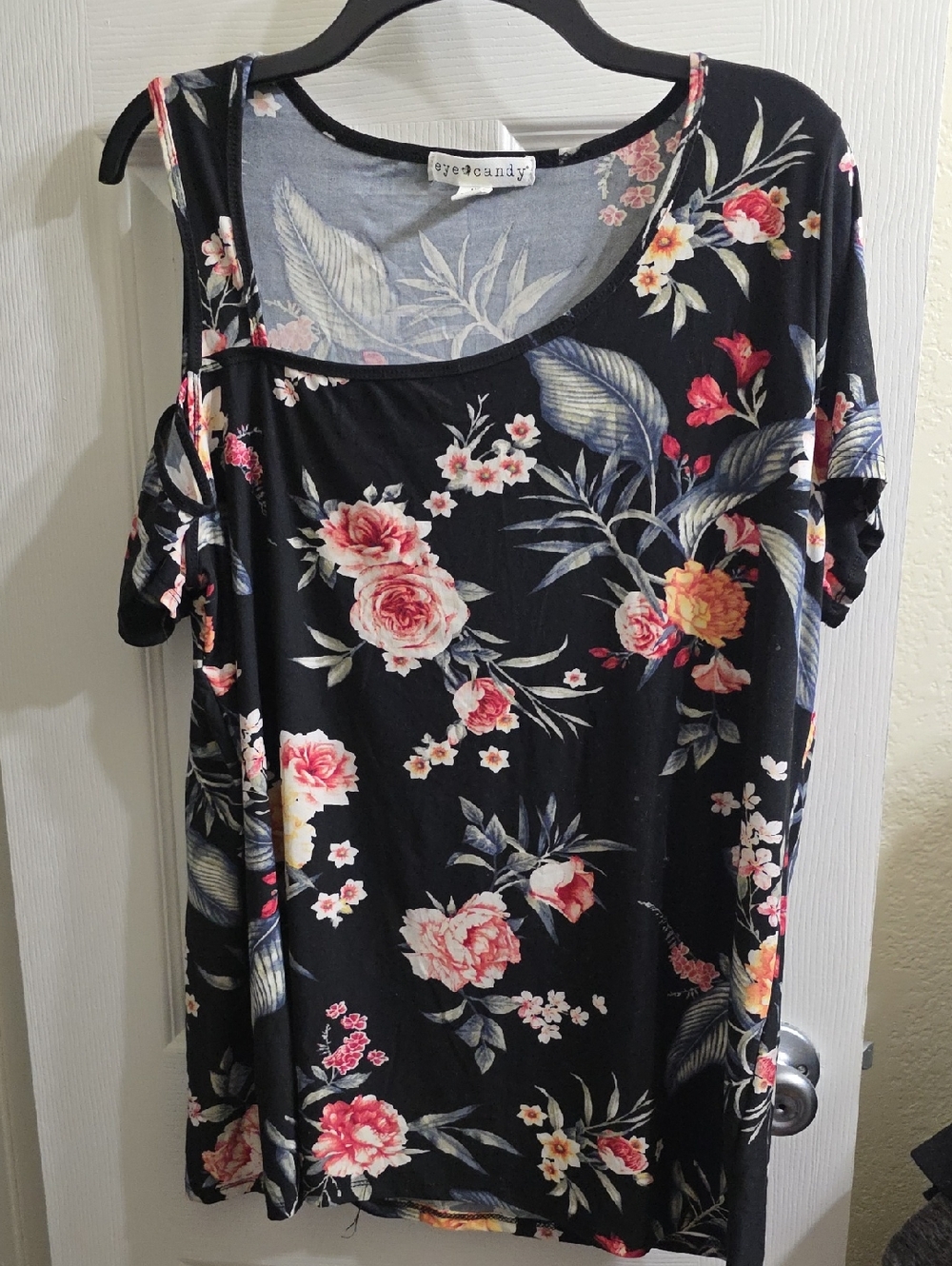 eye candy Black Floral Cold-Shoulder Tunic with Pink & Cream Blooms Size 1X
